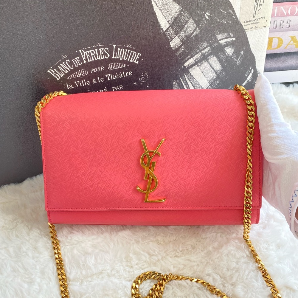 SAINT LAURENT
Grain De Poudre Medium Classic Monogram Kate Satchel pink